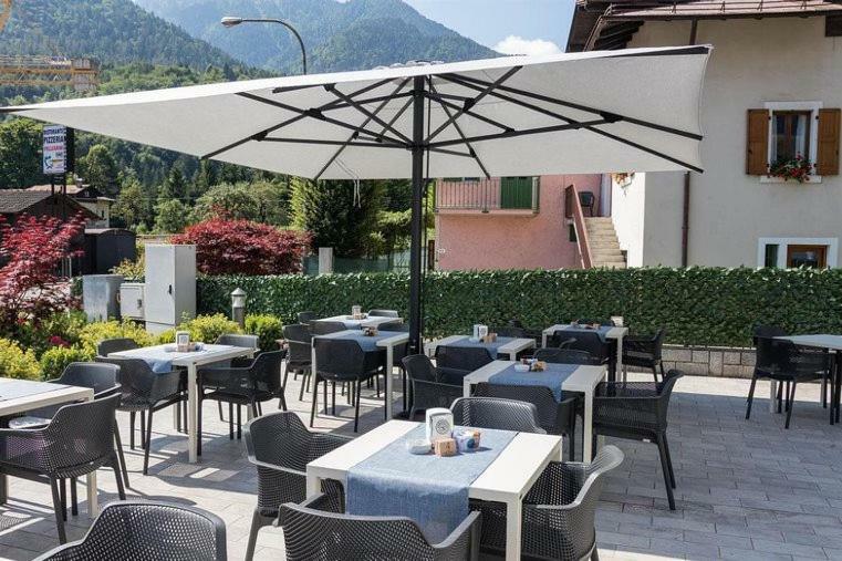 Hotel Milano Tione di Trento Extérieur photo