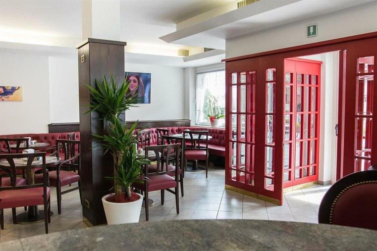 Hotel Milano Tione di Trento Extérieur photo