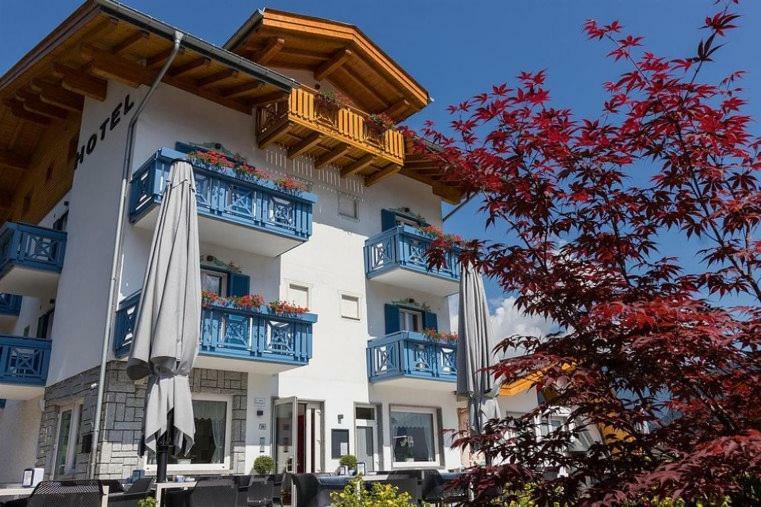 Hotel Milano Tione di Trento Extérieur photo